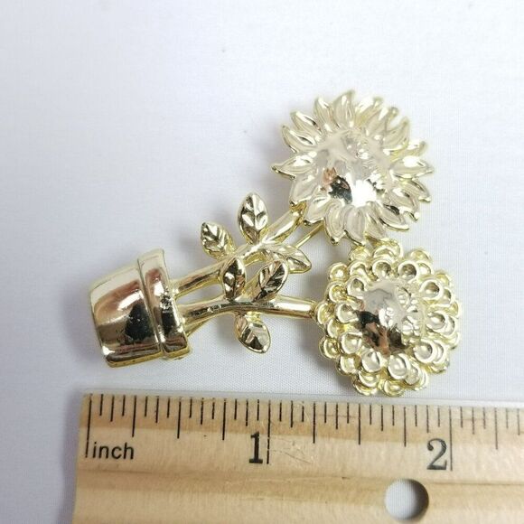 Vintage Flowers with Faces in a Plant Pot Brooch, Gold Tone Lapel Pin, Estate - Picture 4 of 5